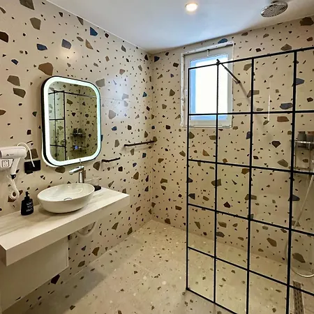 Apartment Beachfront Hot Tub Durres